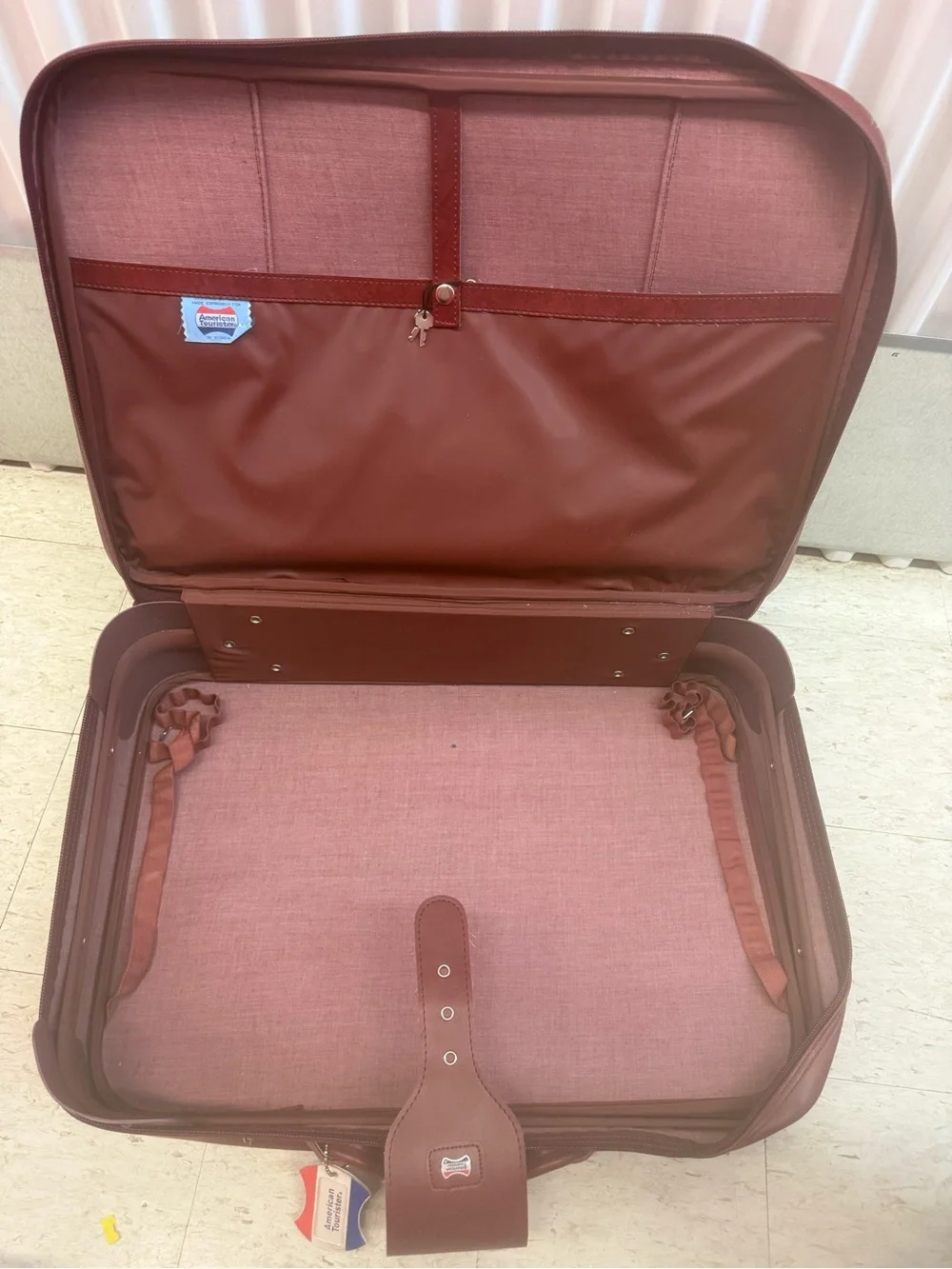 Men's Leather Travel Case in Deep Burgundy
